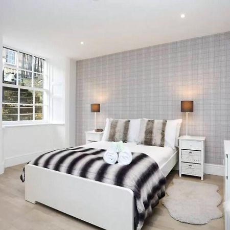 Ultra Modern, Stylish Apartment Next To Princes St Edimburgo Exterior foto