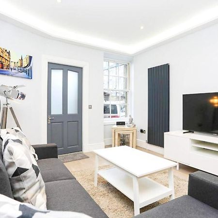 Ultra Modern, Stylish Apartment Next To Princes St Edimburgo Exterior foto