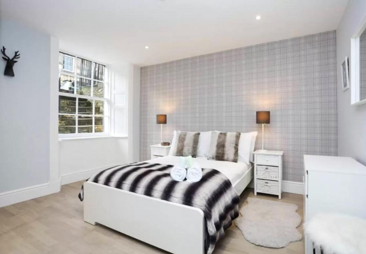 Ultra Modern, Stylish Apartment Next To Princes St Edimburgo Exterior foto