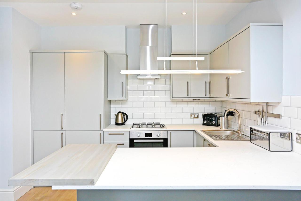 Ultra Modern, Stylish Apartment Next To Princes St Edimburgo Exterior foto