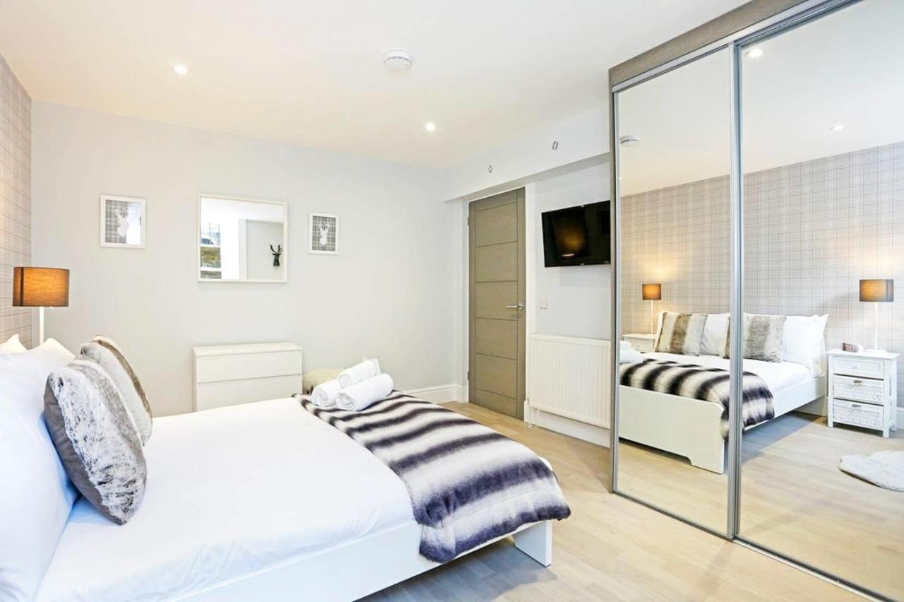 Ultra Modern, Stylish Apartment Next To Princes St Edimburgo Exterior foto
