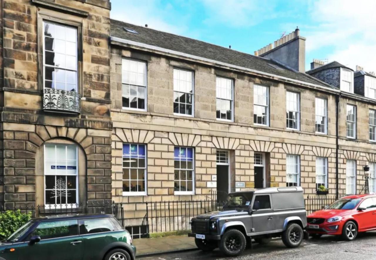 Ultra Modern, Stylish Apartment Next To Princes St Edimburgo Exterior foto