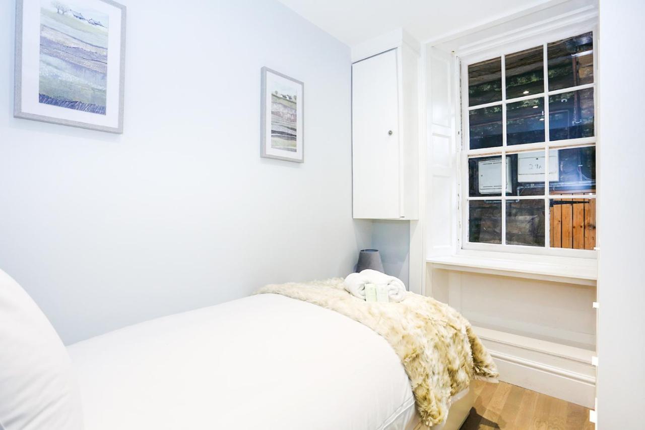 Ultra Modern, Stylish Apartment Next To Princes St Edimburgo Exterior foto