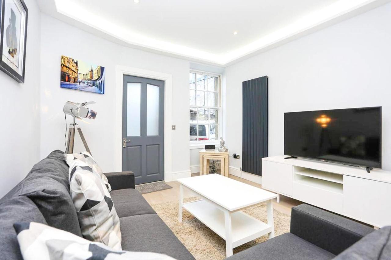 Ultra Modern, Stylish Apartment Next To Princes St Edimburgo Exterior foto