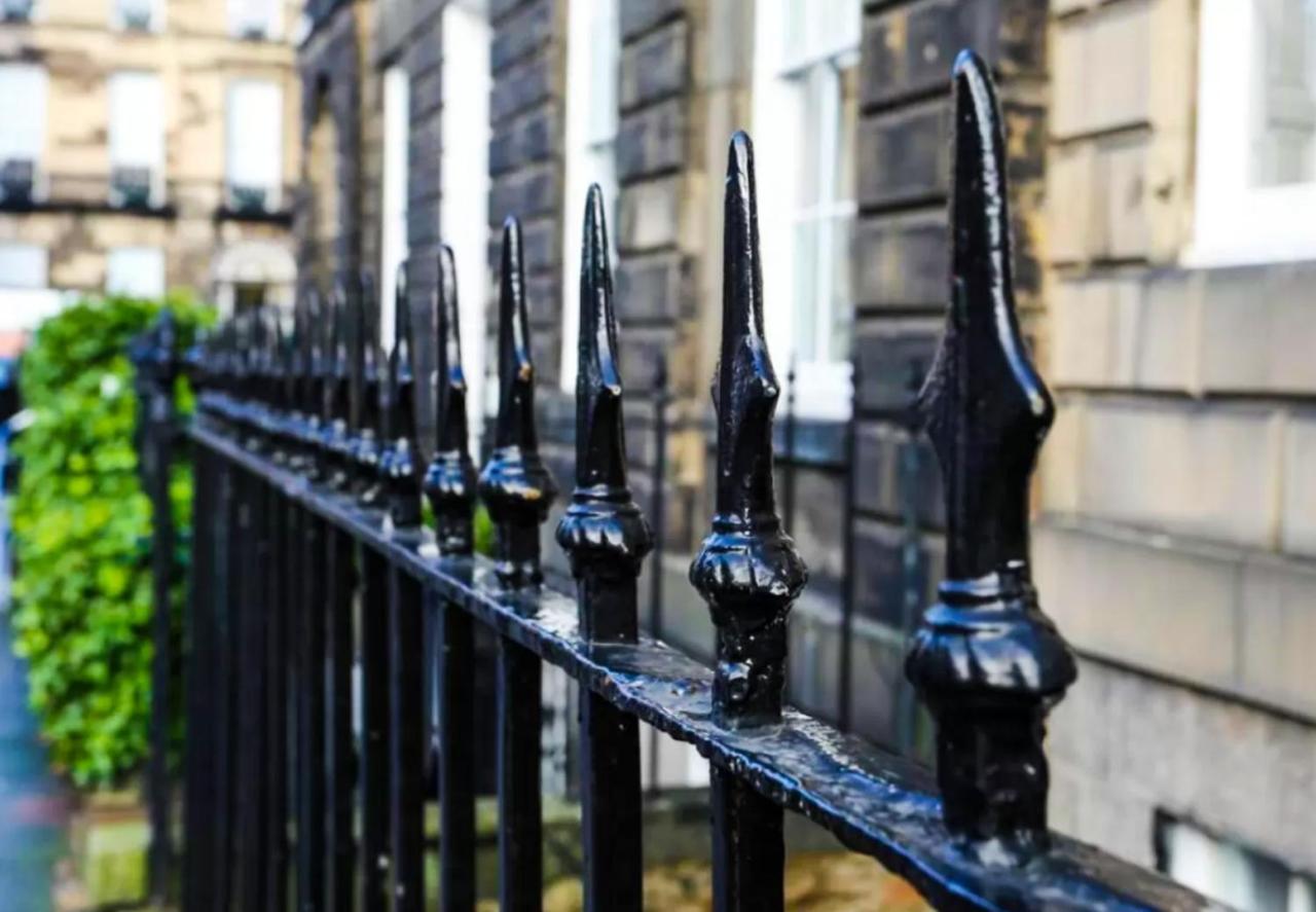 Ultra Modern, Stylish Apartment Next To Princes St Edimburgo Exterior foto