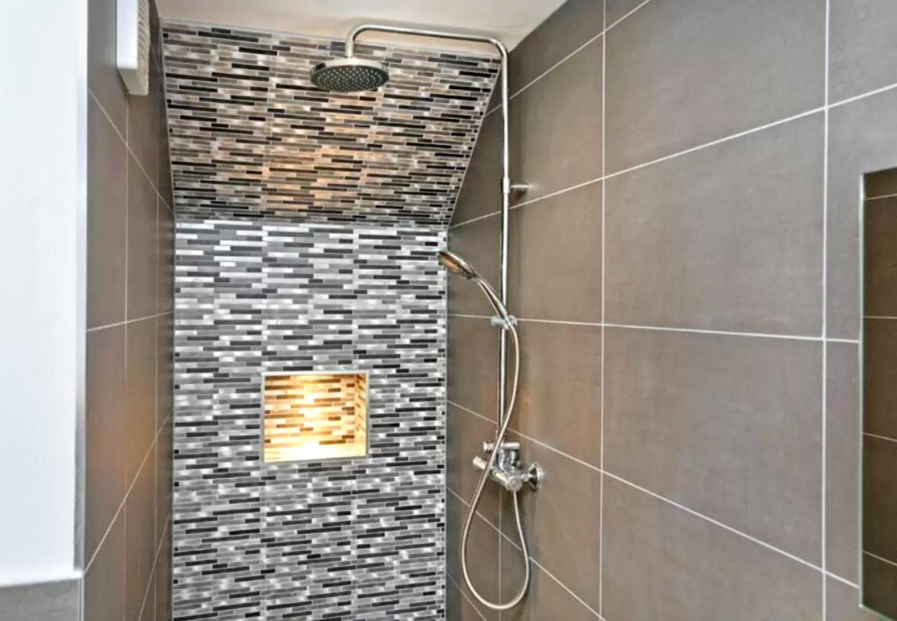 Ultra Modern, Stylish Apartment Next To Princes St Edimburgo Exterior foto